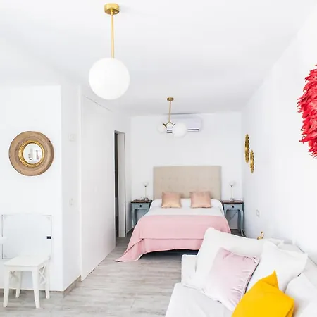Studio Lirio Seaview By Holidays Apartment